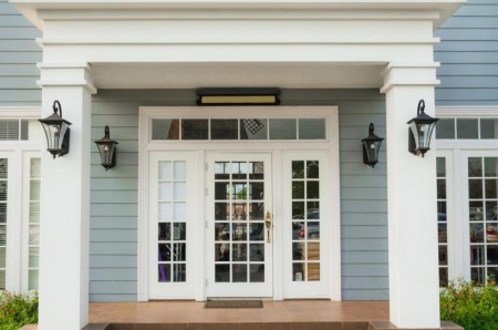 La pose de volets &agrave; Saint-Jean-de-Luz : quel type choisir ?