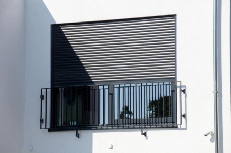 Pose de stores &agrave; Saint-Jean-de-Luz : confort et esth&eacute;tique garantis