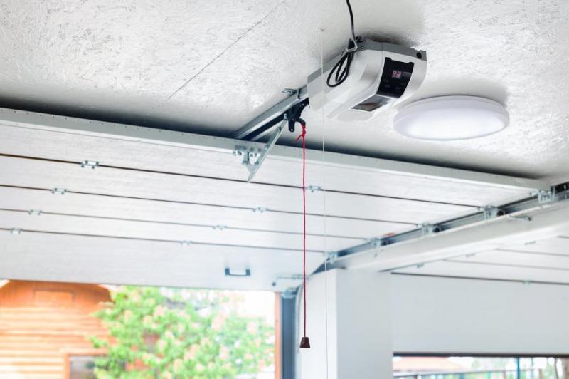 Basculante ou sectionnelle, quelle motorisation de porte de garage privil&eacute;gier ?